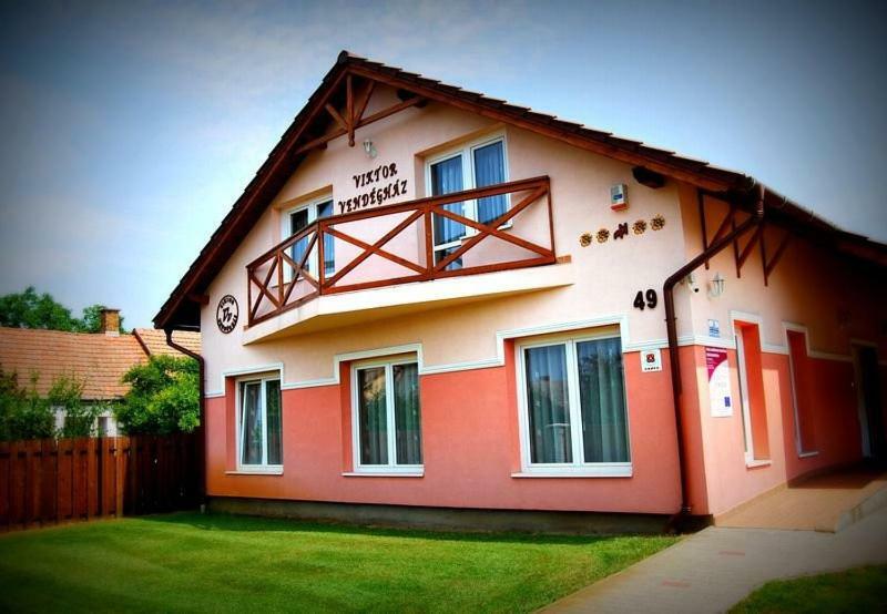 Viktor Vendégház és Apartmanház Baktaloranthaza Exterior foto